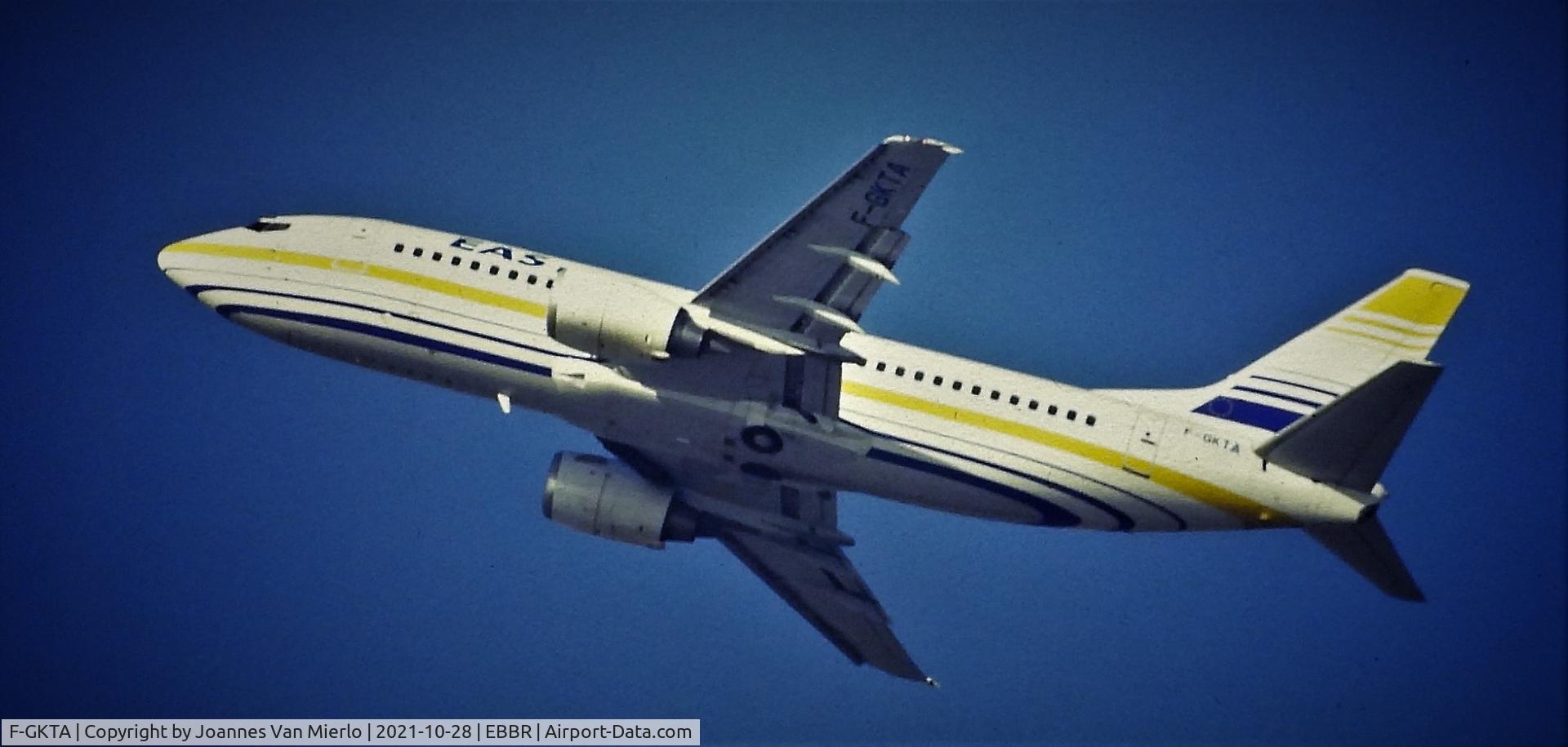 F-GKTA, Boeing 737-3M8 C/N 24413, Slide scan