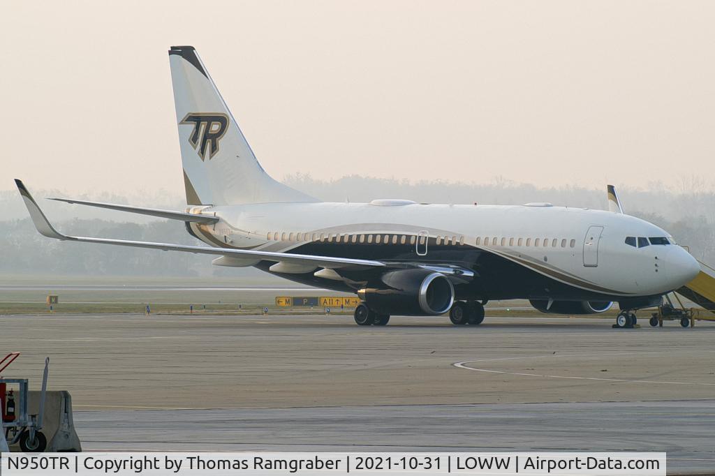 N950TR, 1999 Boeing 737-7CG BBJ C/N 30751, private Boeing 737-7CG(BBJ)