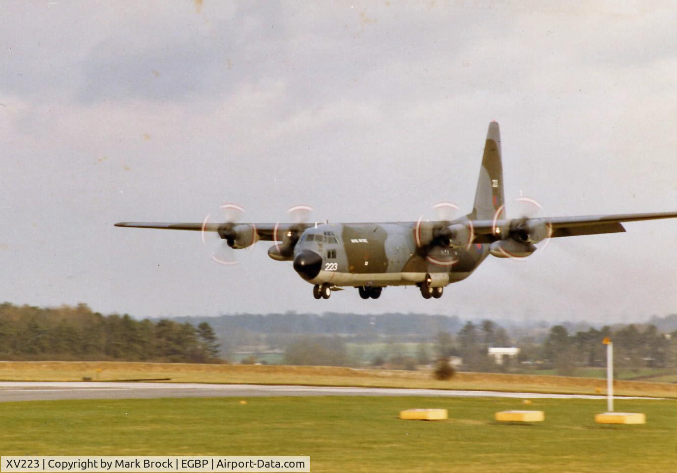XV223, 1966 Lockheed C-130K Hercules C.3 C/N 382-4253, XV223 landing at Kemble c.1980