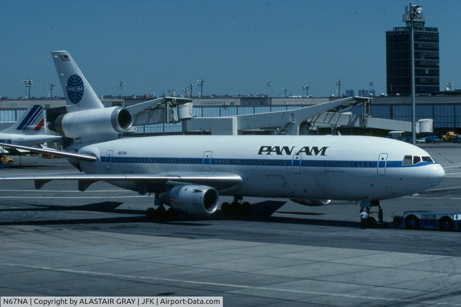 N67NA, 1972 McDonnell Douglas DC-10-10 C/N 46709, Summer of 1982. Recently painted in full Pan Am colours. Used to be National