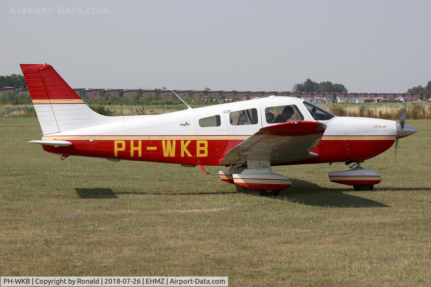 PH-WKB, 2007 Piper PA-28-181 C/N 2843664, at ehmz