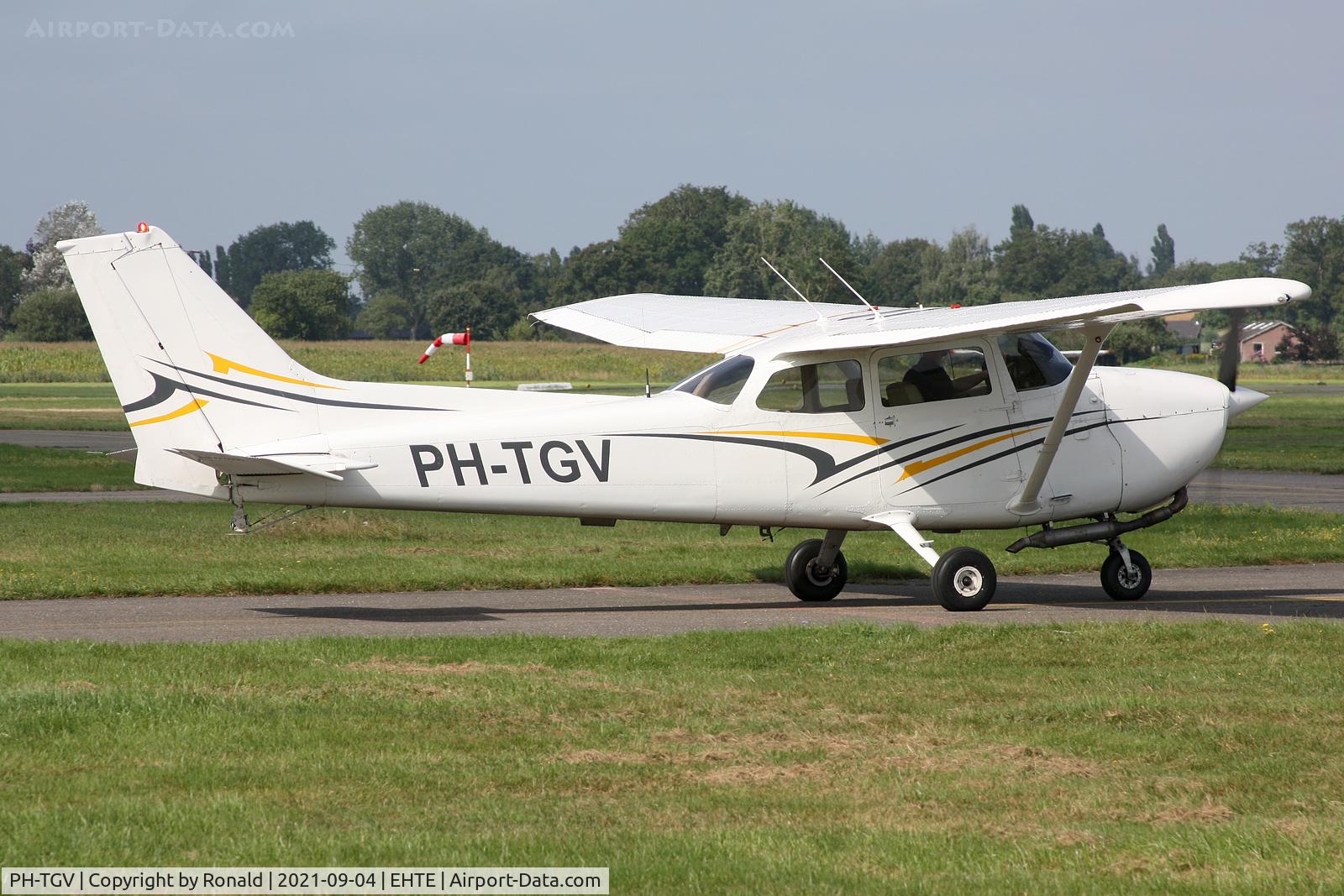 PH-TGV, Reims F172N Skyhawk C/N 1640, at teuge