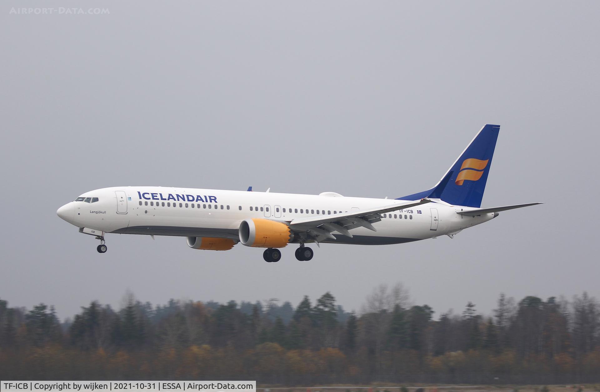 TF-ICB, 2019 Boeing 737-9 MAX C/N 44568, RWY 26