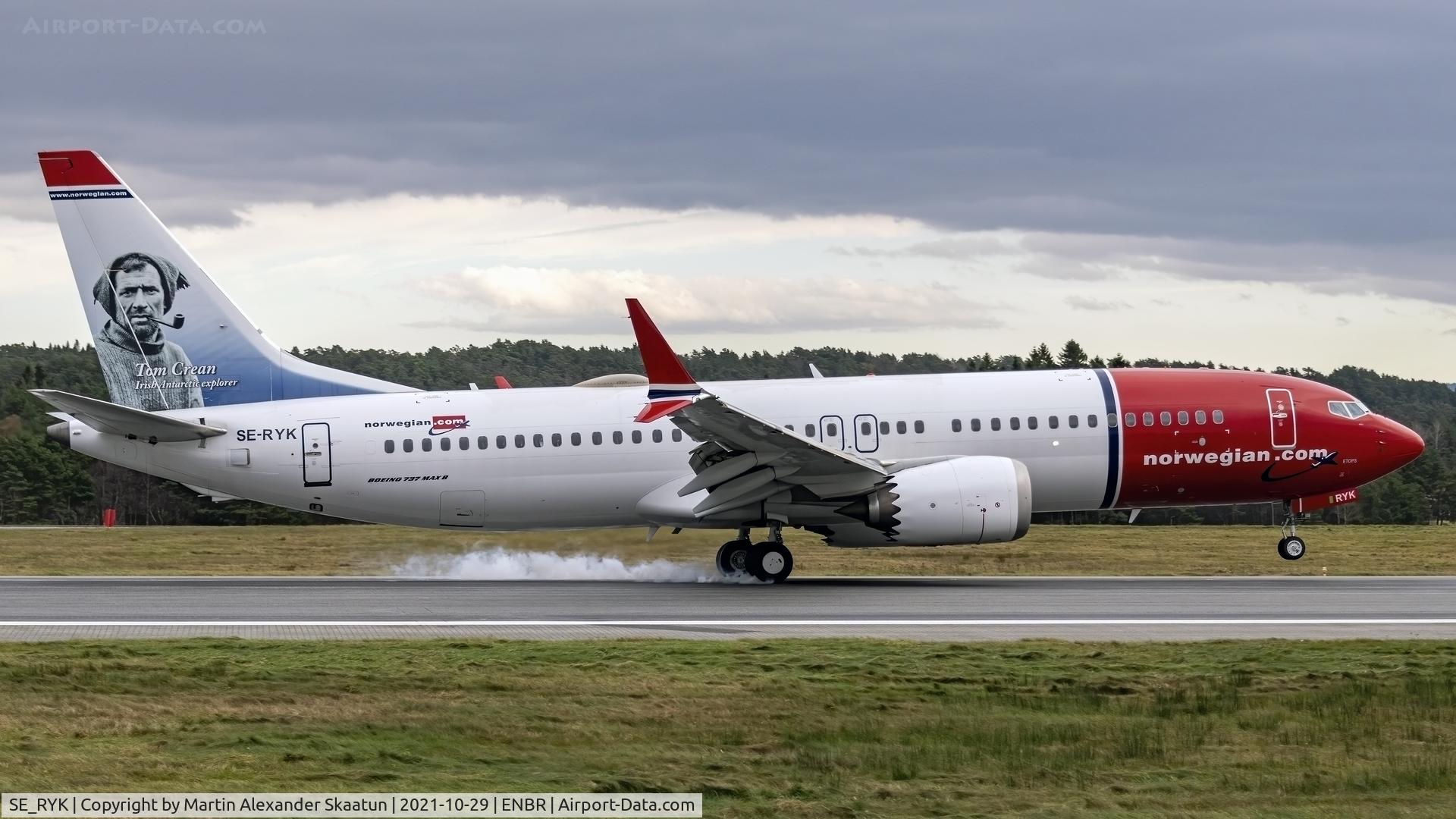 EI-FYB, 2017 Boeing 737-8 MAX C/N 42826, Landing rwy. 17 at Bergen airport Flesland.