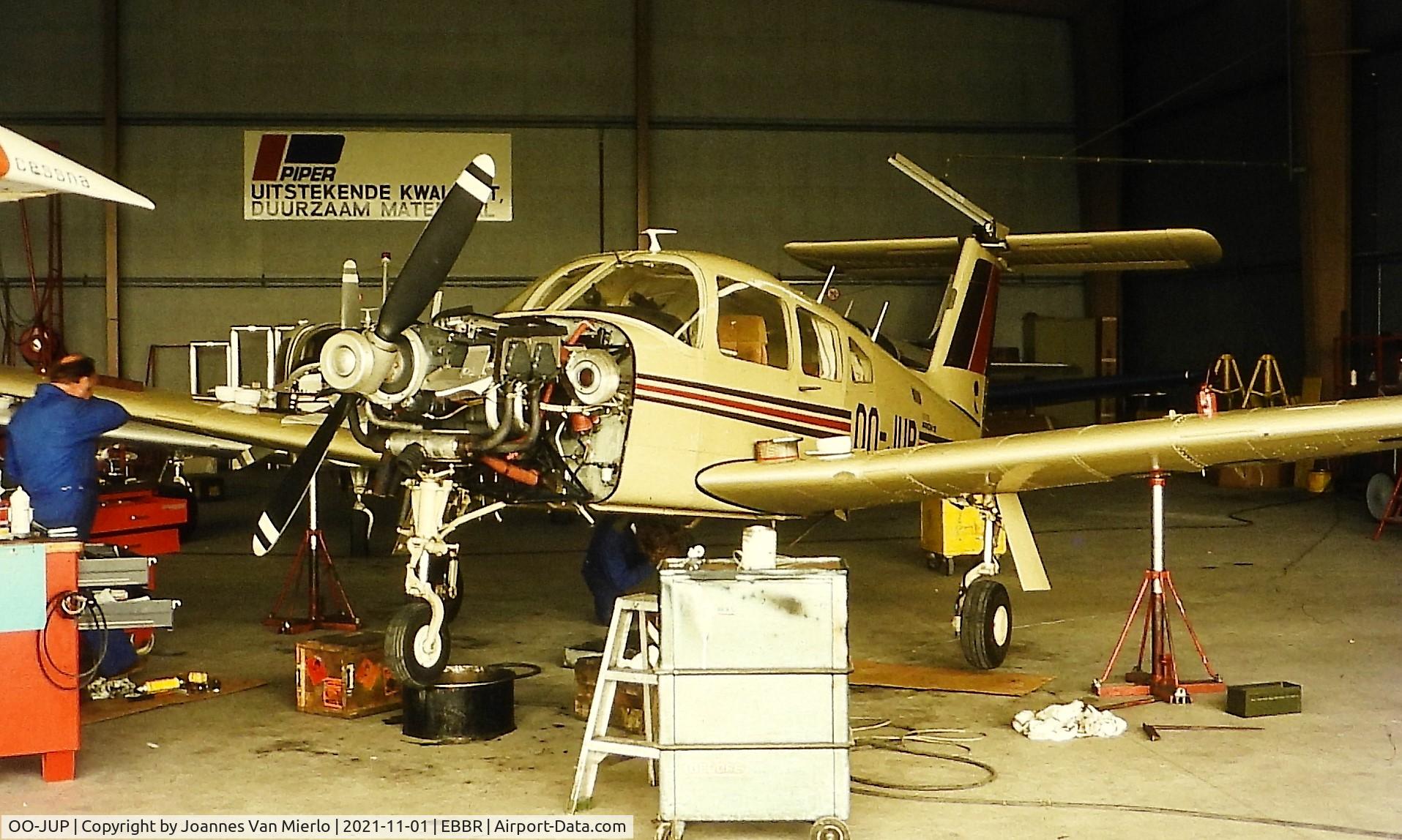 OO-JUP, 1980 Piper PA-28RT-201 Arrow IV C/N 28R-8018034, Slide scan