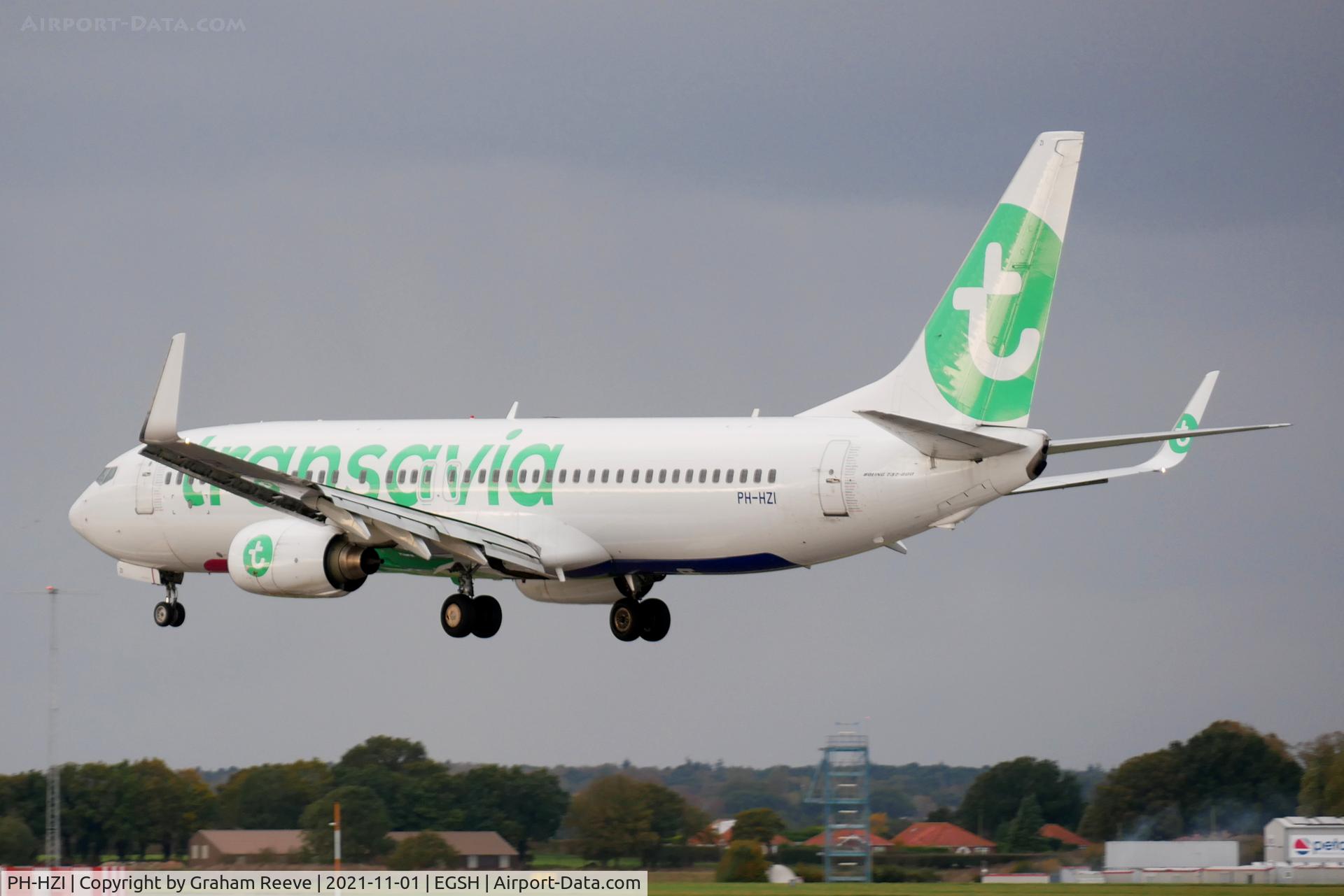 PH-HZI, 2000 Boeing 737-8K2 C/N 28380, Landing at Norwich.