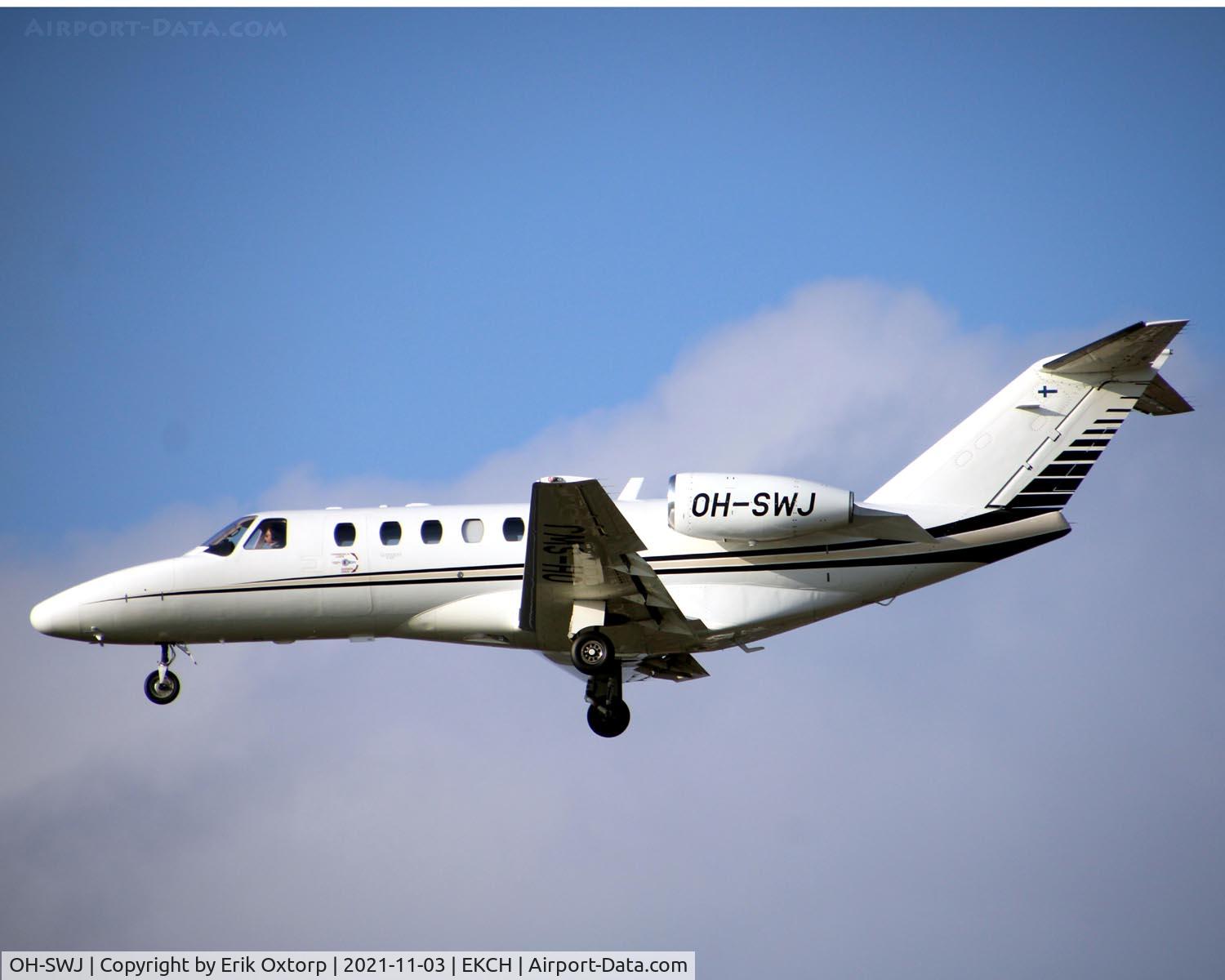OH-SWJ, 2009 Cessna 525 CitationJet CJ2+ C/N 525A0443, OH-SWJ landing rw 22L