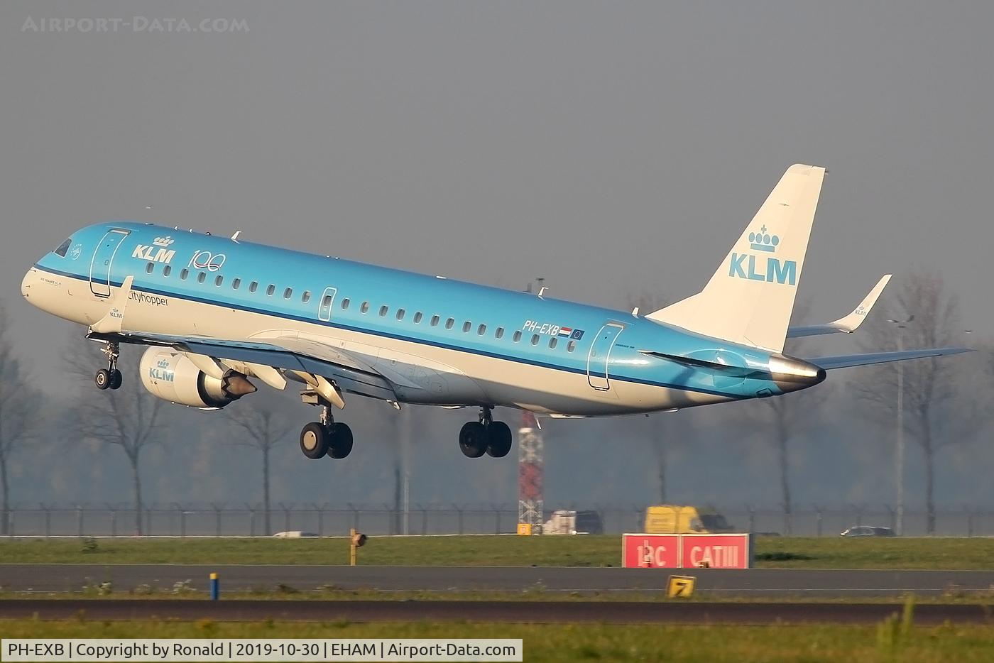 PH-EXB, 2014 Embraer 190STD (ERJ-190-100) C/N 19000658, at spl