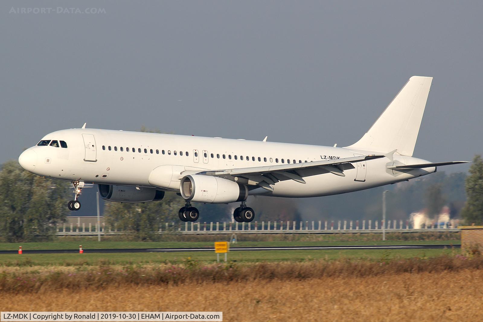 LZ-MDK, 2001 Airbus A320-232 C/N 1422, at spl