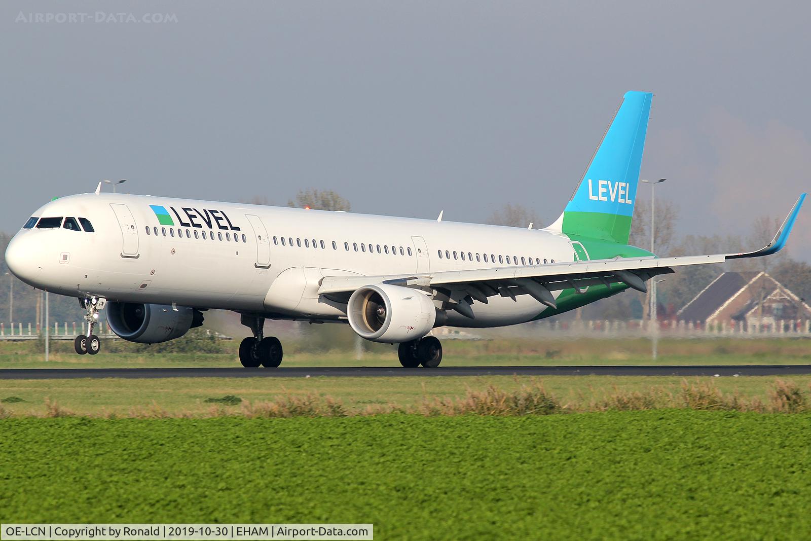OE-LCN, 2015 Airbus A321-211 C/N 6454, at spl