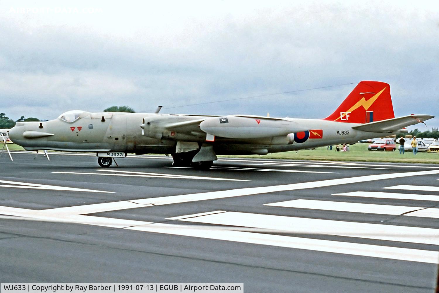 WJ633, 1954 English Electric Canberra T.17 C/N HP-200B, WJ633   English Electric Canberra T.17  [HP-200B] (Royal Air Force) RAF Benson~G 13/07/1991