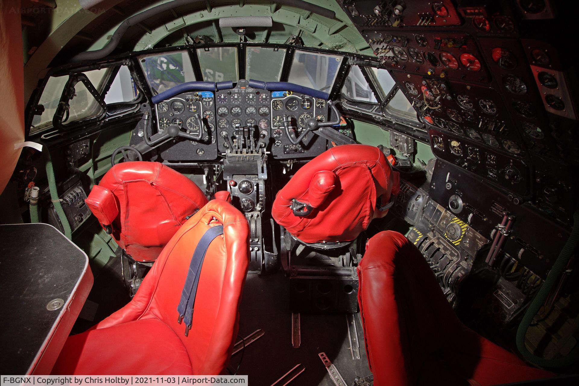 F-BGNX, 1953 De Havilland DH.106 Comet 1XB C/N 6020, Cockpit view of the Air France Comet preserved at the de Havilland Museum at London Colney, Herts.