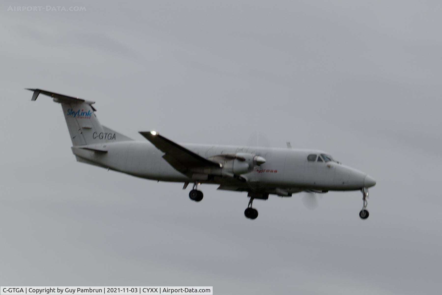 C-GTGA, 1989 Beech 1900C-1 C/N UC-62, Landing