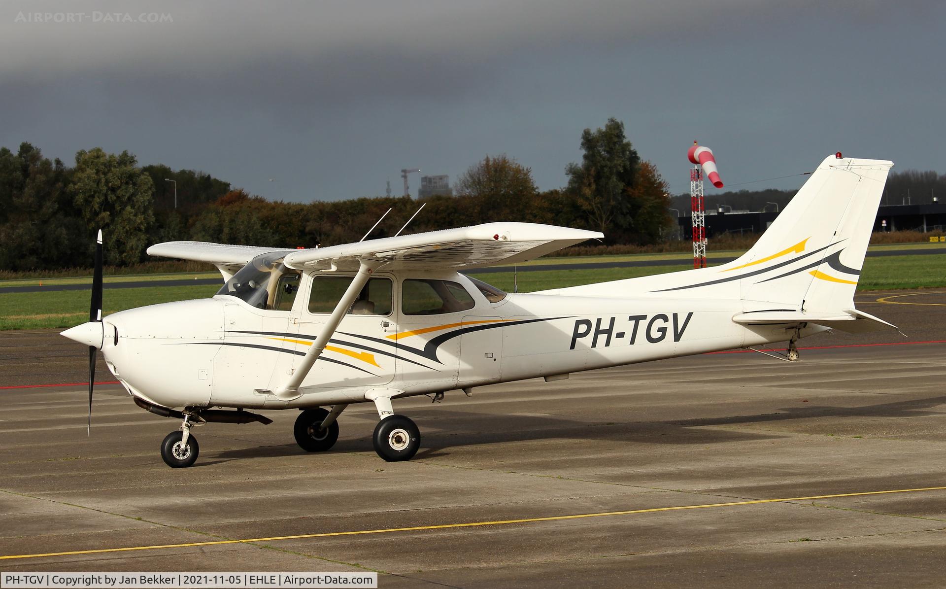 PH-TGV, Reims F172N Skyhawk C/N 1640, Lelystad Airport