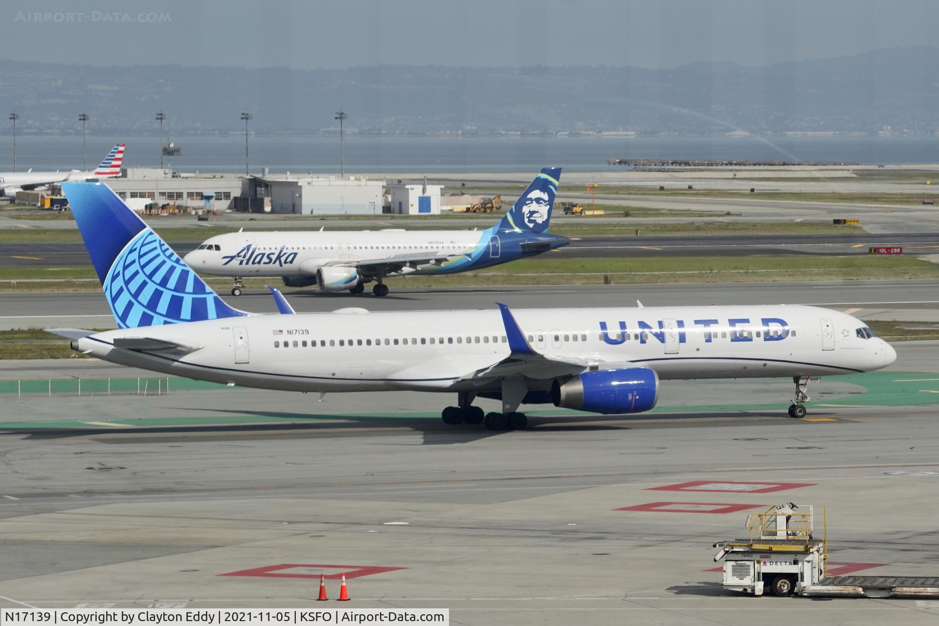 N17139, 2000 Boeing 757-224 C/N 30352, Sky Terrace SFO 2021.