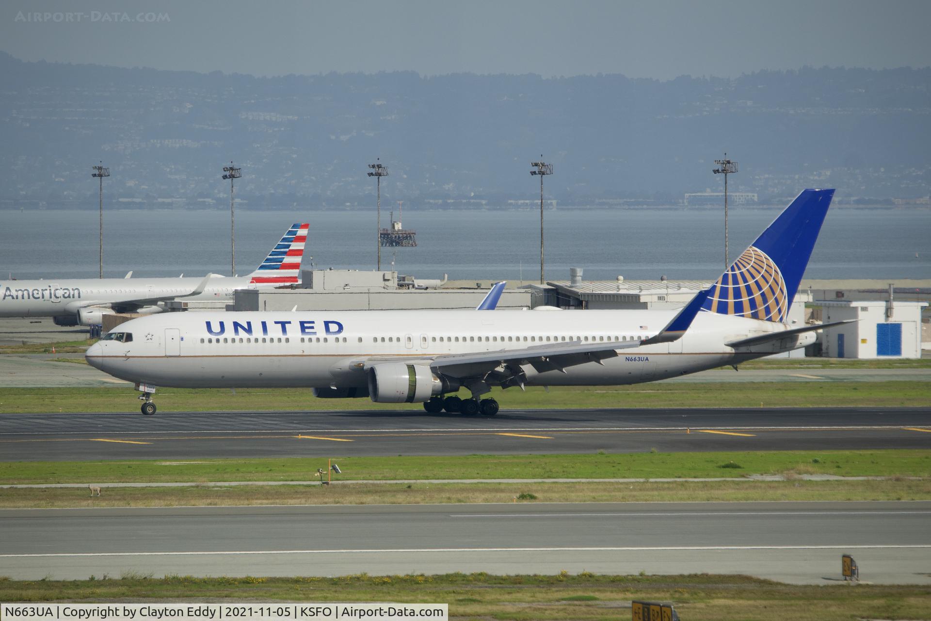 N663UA, 1993 Boeing 767-322 C/N 27160, Sky Terrace SFO 2021.