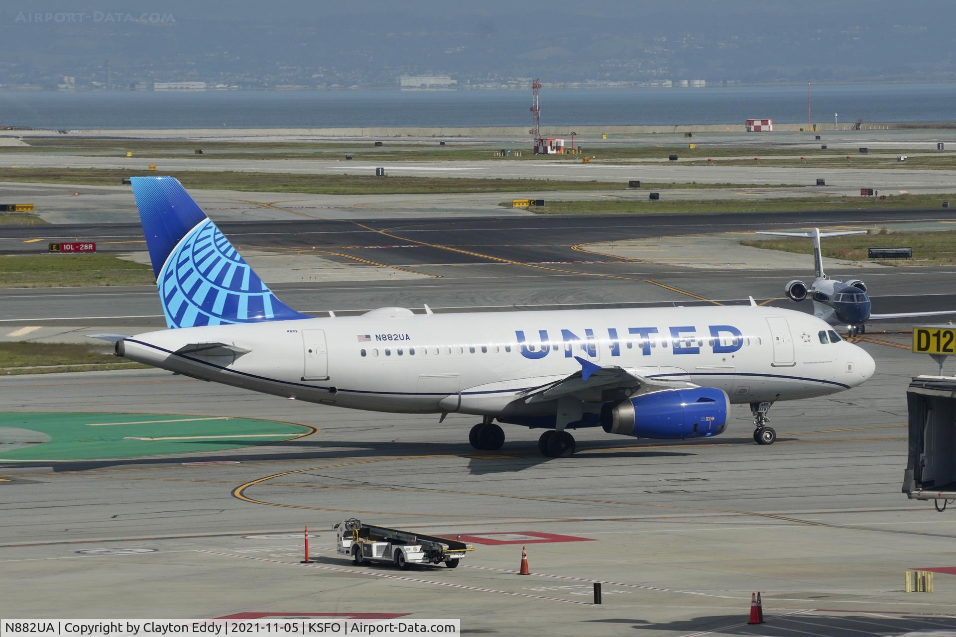 N882UA, 2005 Airbus A319-132 C/N 2505, Sky Terrace SFO 2021.