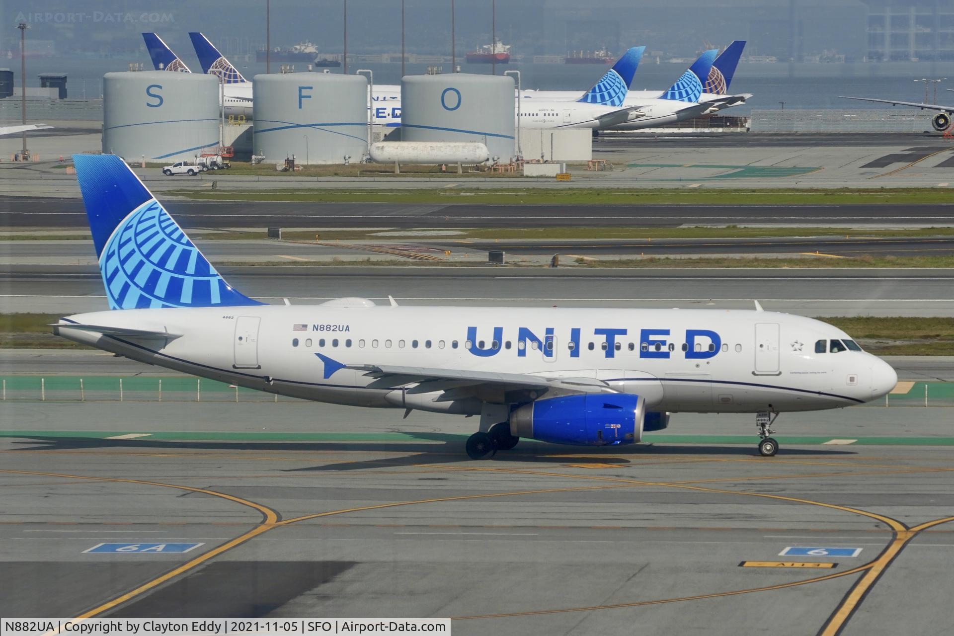 N882UA, 2005 Airbus A319-132 C/N 2505, Sky Terrace SFO 2021.