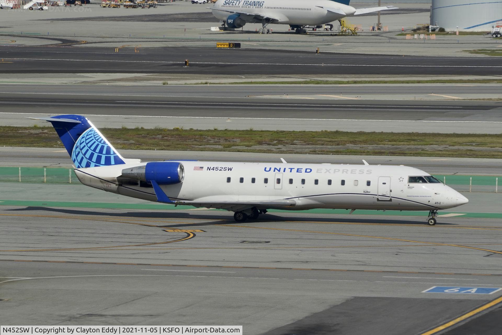 N452SW, 2002 Bombardier CRJ-200ER (CL-600-2B19) C/N 7716, Sky Terrace SFO 2021.