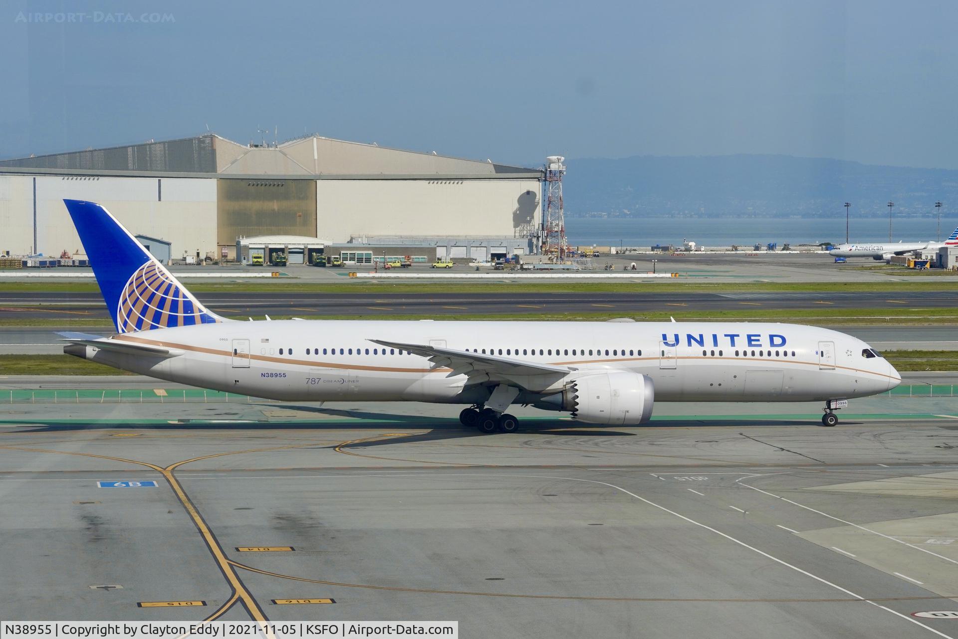 N38955, 2015 Boeing 787-9 Dreamliner C/N 37814, Sky Terrace SFO 2021.