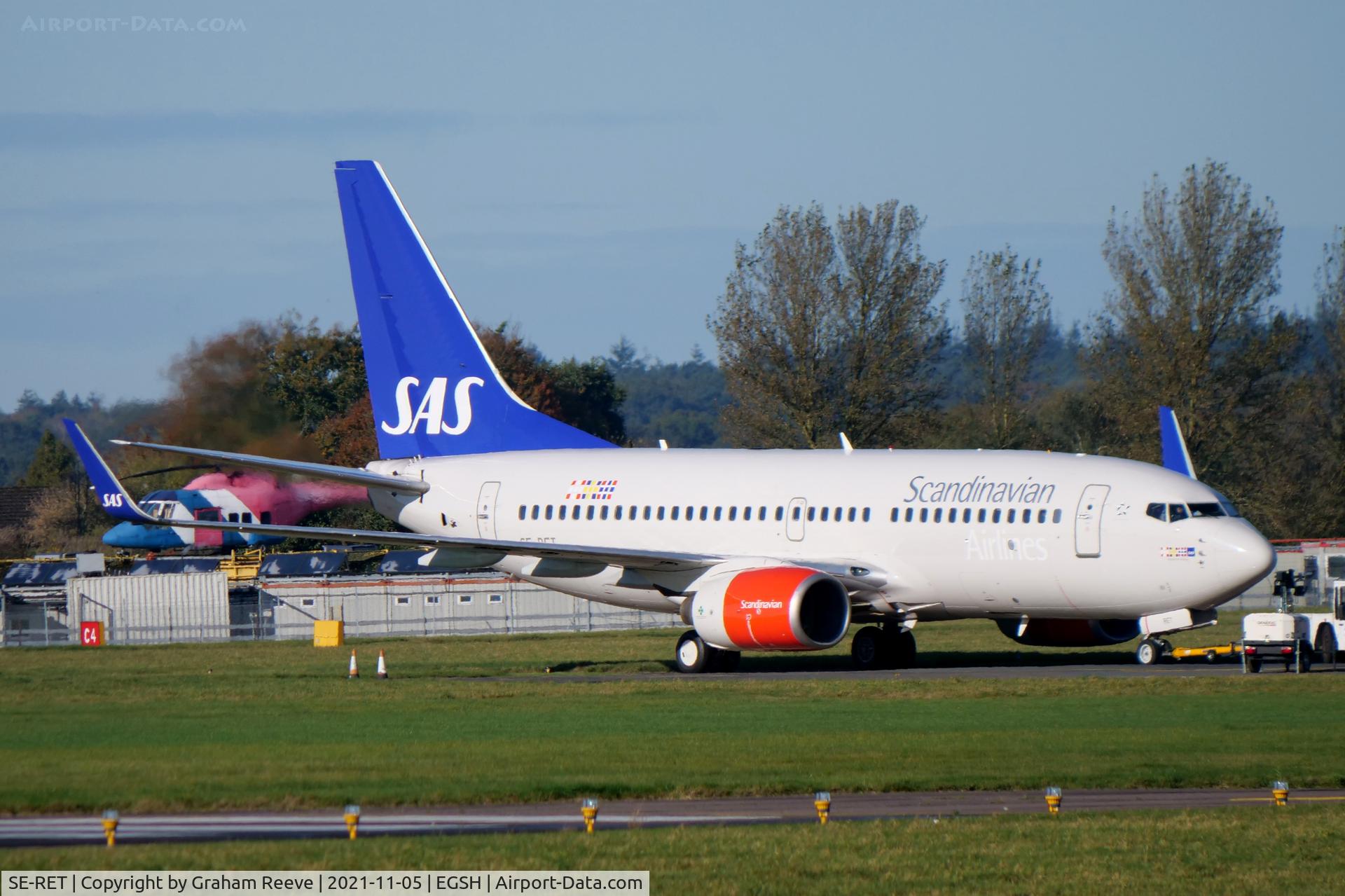 SE-RET, 2002 Boeing 737-76N C/N 32734, Under tow at Norwich.