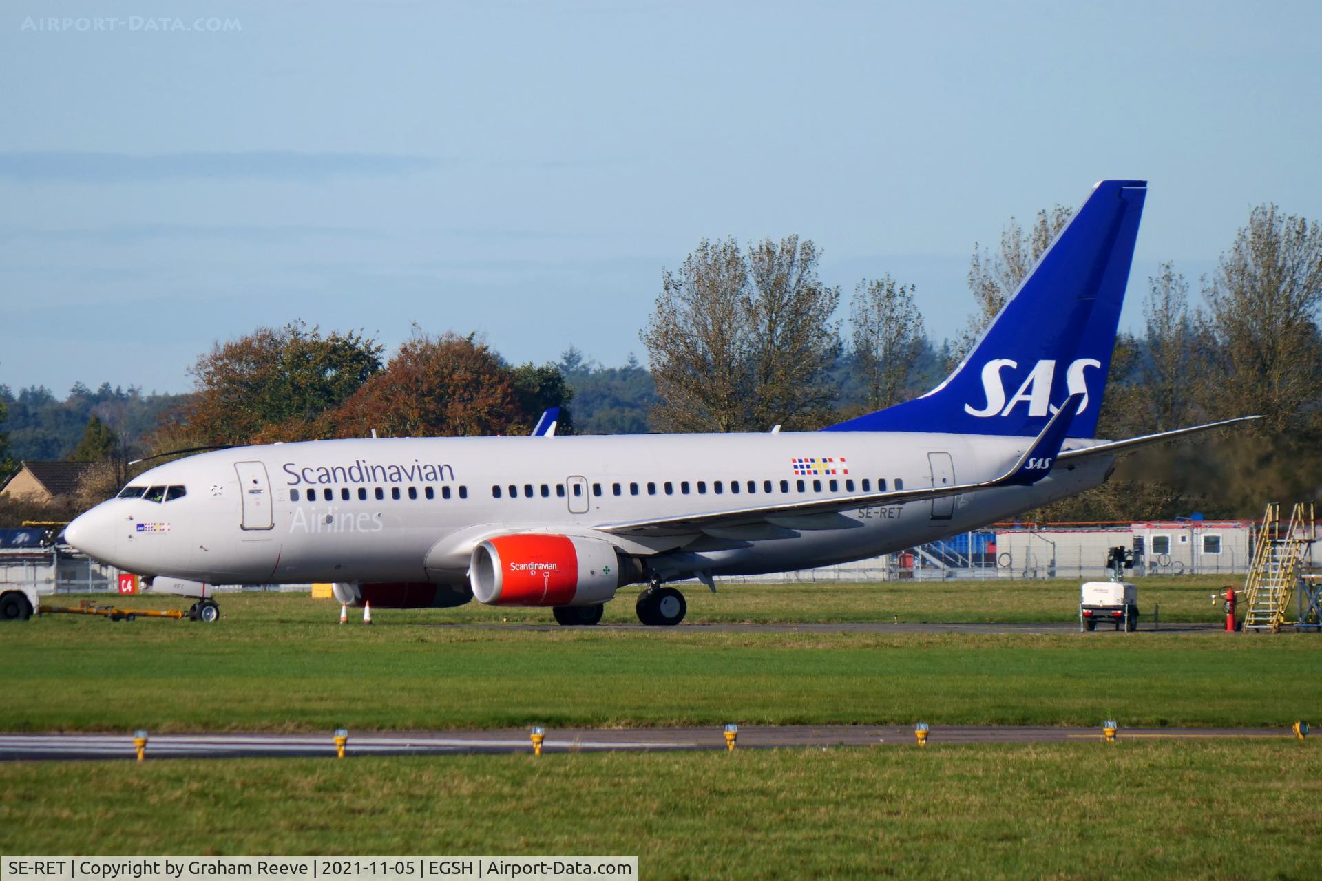 SE-RET, 2002 Boeing 737-76N C/N 32734, Under tow at Norwich.