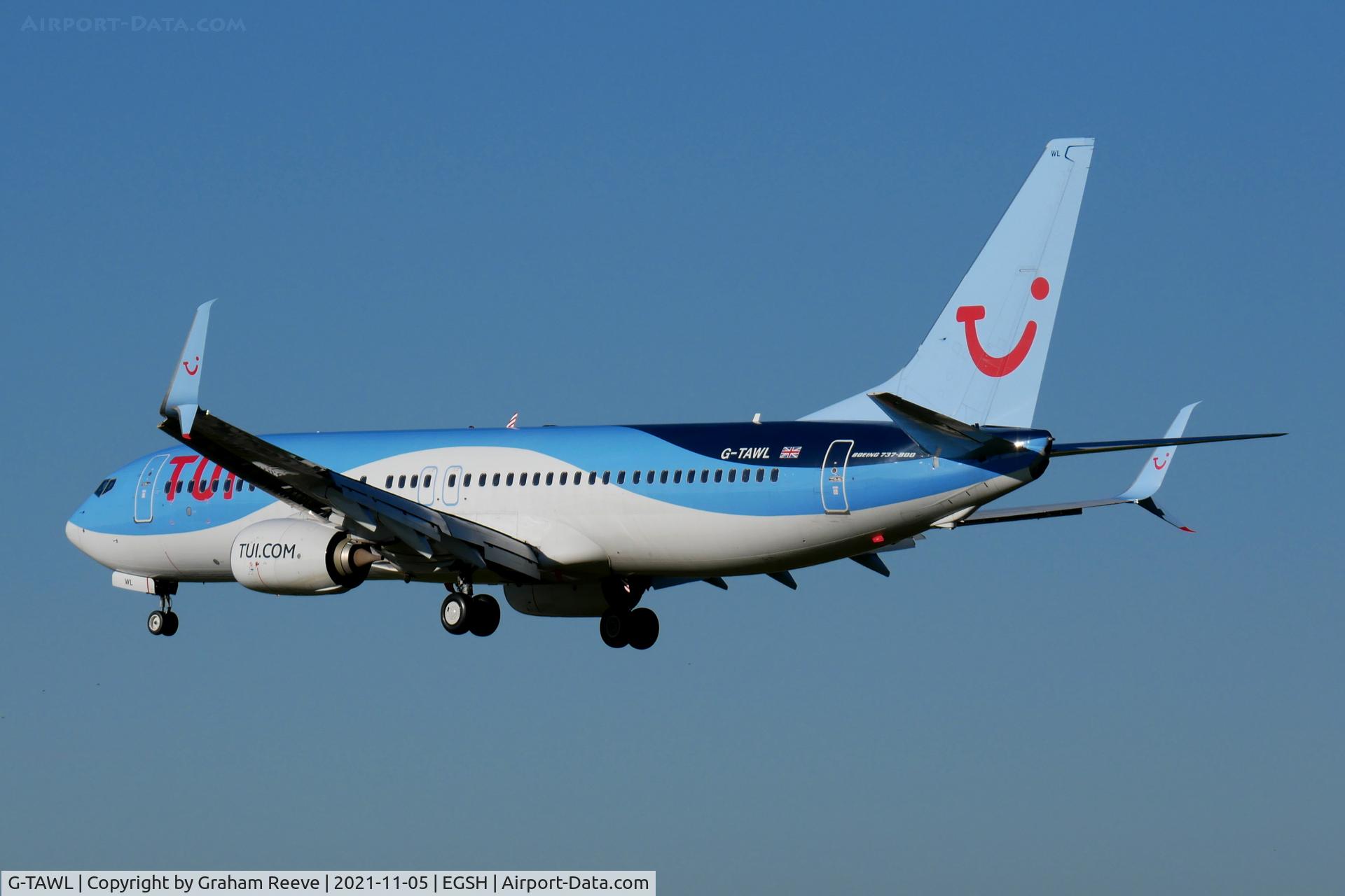 G-TAWL, 2012 Boeing 737-8K5 C/N 37243, Landing at Norwich.