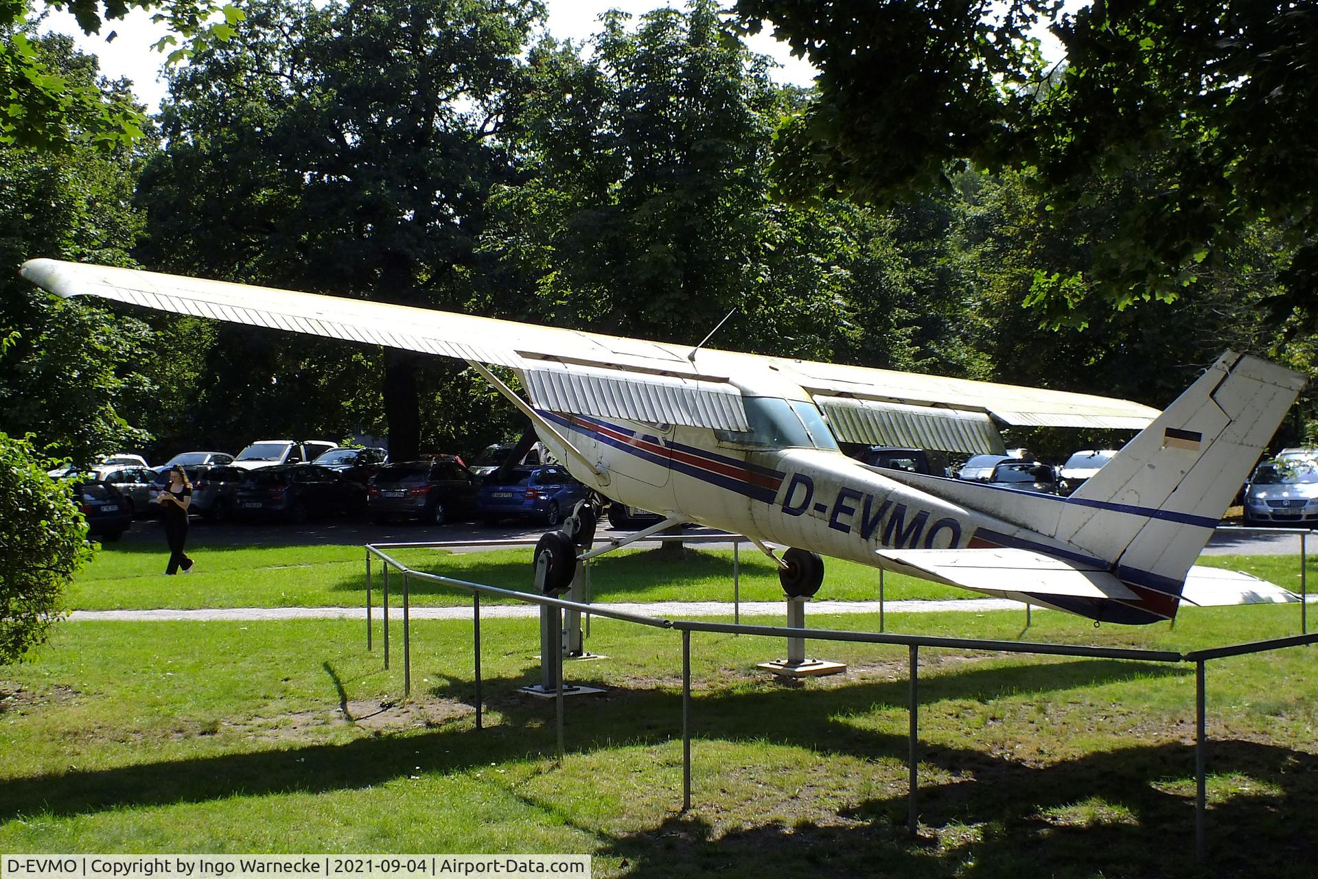 D-EVMO, 2003 Reims F152 C/N 1517, Cessna (Reims) F152 displayed at the aviation school / restaurant at Bonn-Hangelar airfield