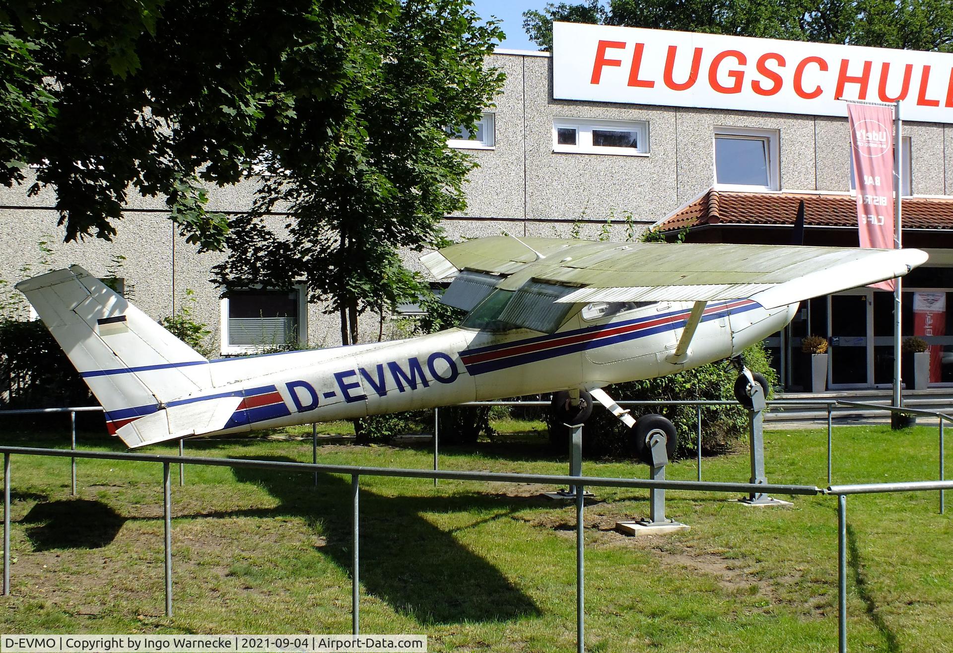 D-EVMO, 2003 Reims F152 C/N 1517, Cessna (Reims) F152 displayed at the aviation school / restaurant at Bonn-Hangelar airfield