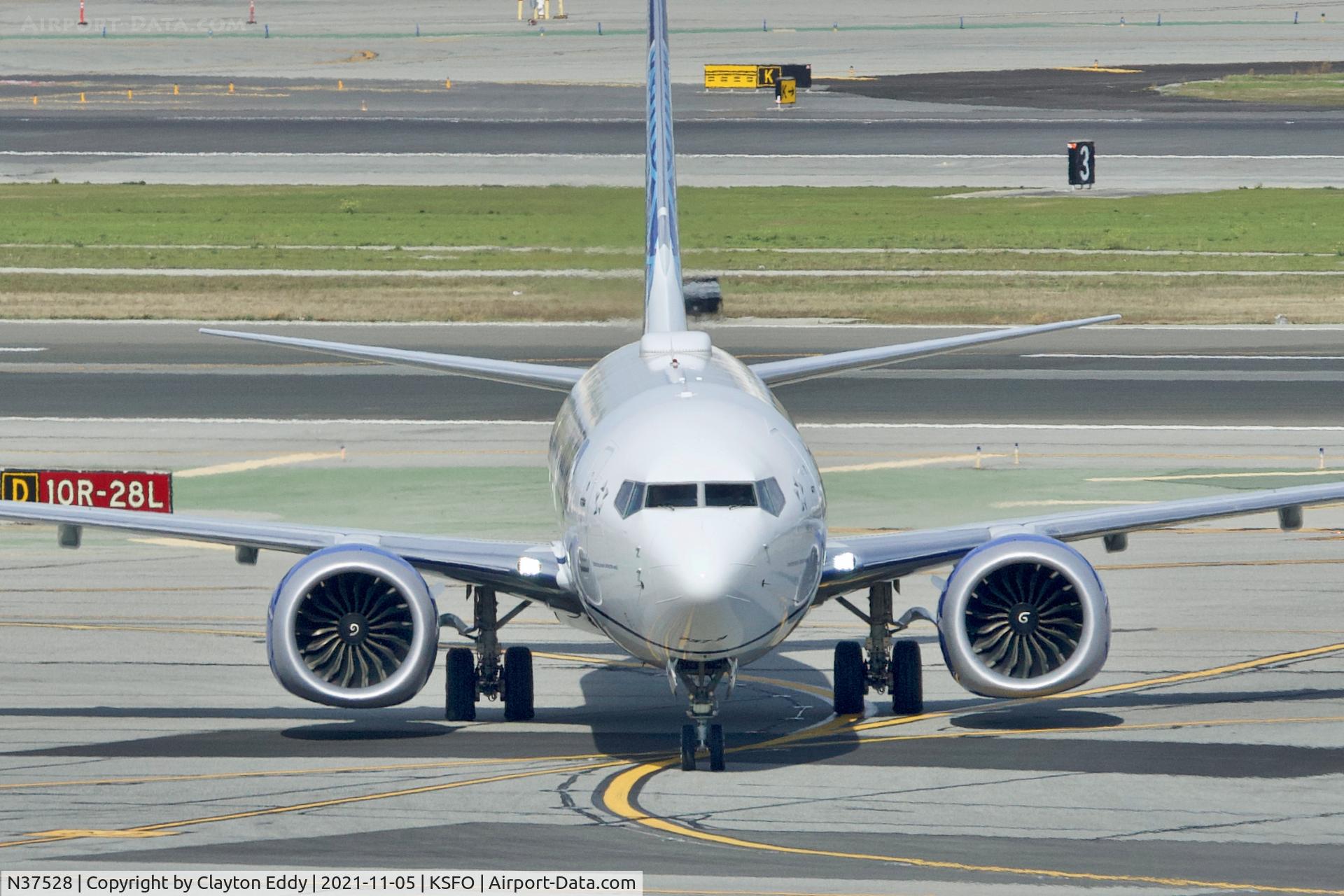 N37528, 2021 Boeing 737-9 MAX C/N 64502, Sky Terrace SFO 2021.