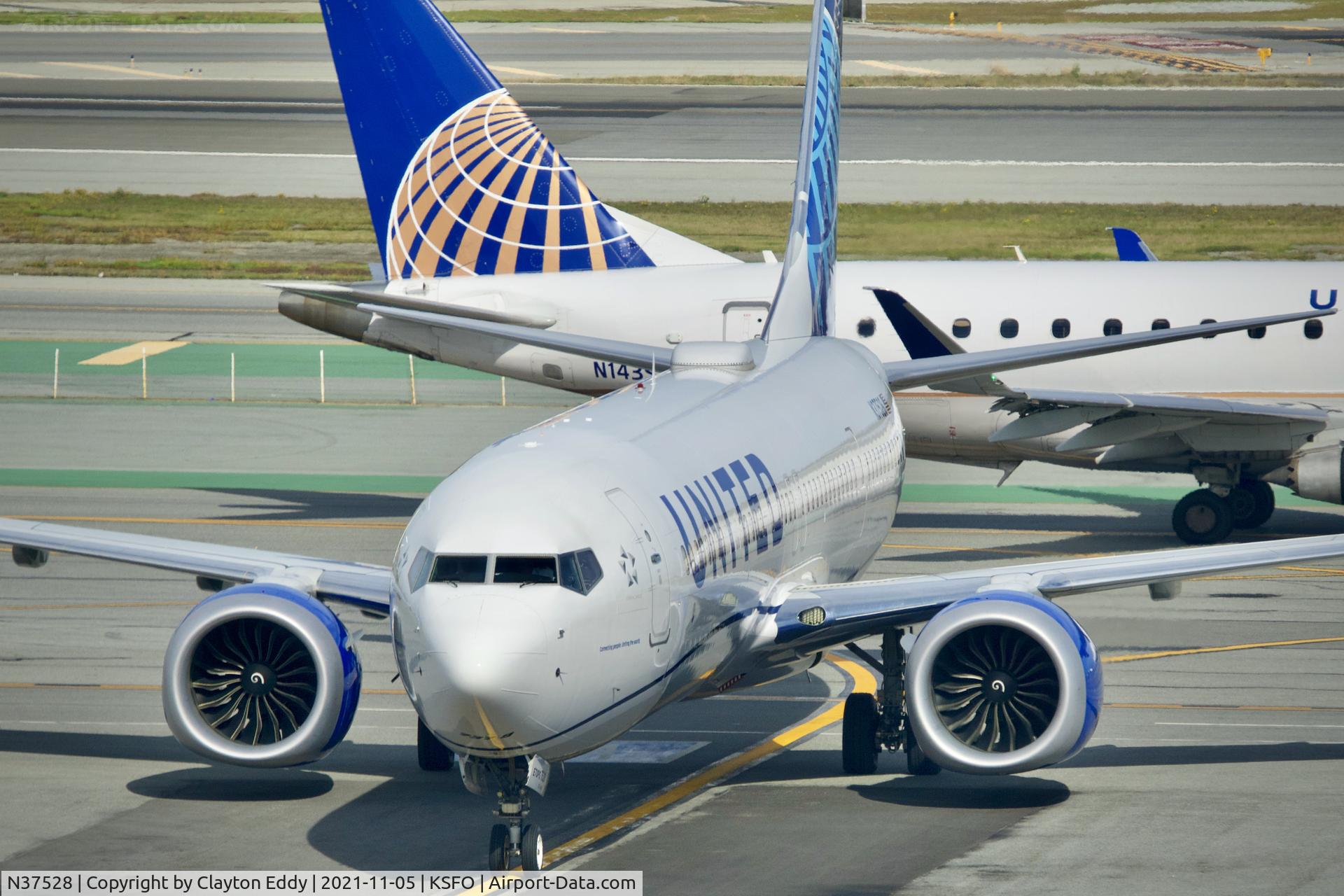N37528, 2021 Boeing 737-9 MAX C/N 64502, Sky Terrace SFO 2021.