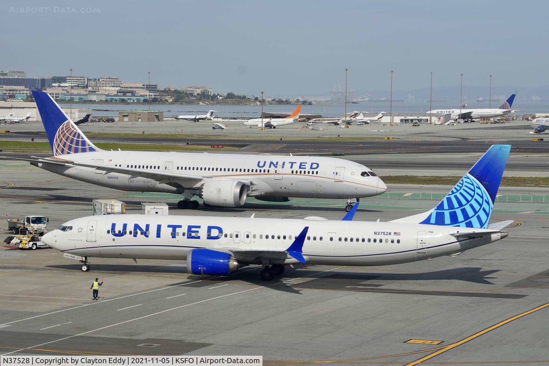 N37528, 2021 Boeing 737-9 MAX C/N 64502, Sky Terrace SFO 2021.