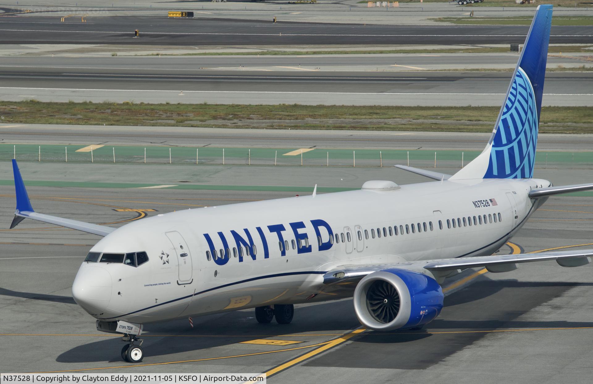 N37528, 2021 Boeing 737-9 MAX C/N 64502, Sky Terrace SFO 2021.