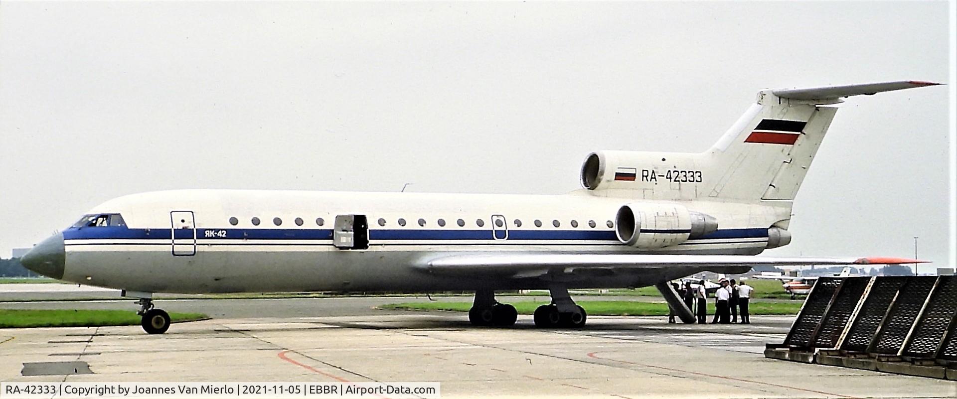 RA-42333, 1986 Yakovlev Yak-42 C/N 4520422606156, Slide scan