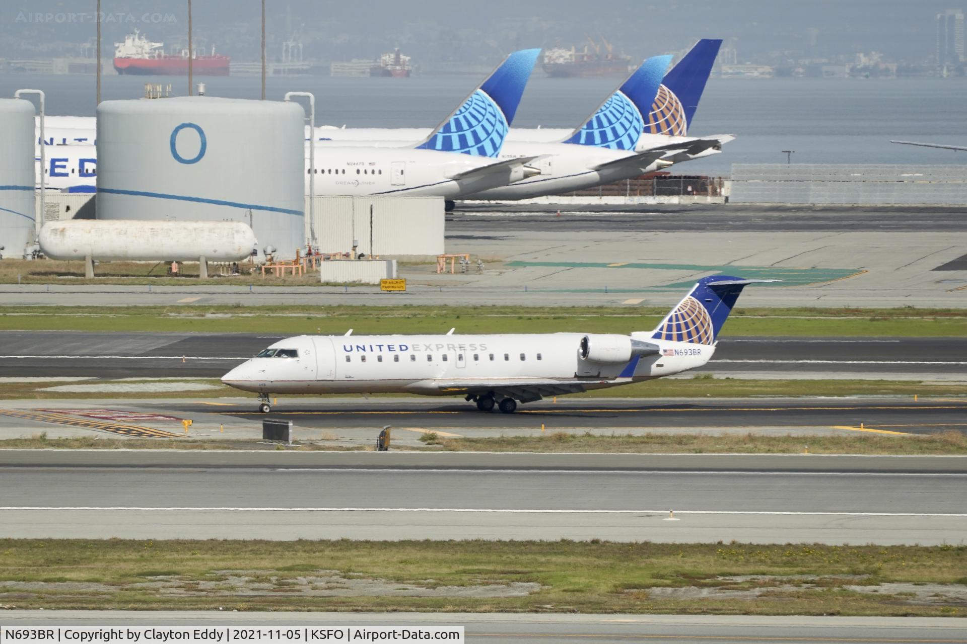 N693BR, 2003 Bombardier CRJ-200ER (CL-600-2B19) C/N 7761, Sky Terrace SFO 2021.