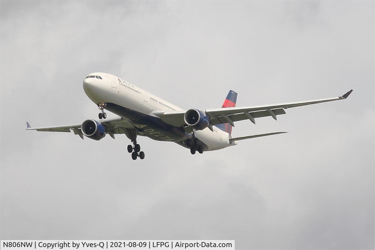 N806NW, 2004 Airbus A330-323 C/N 578, Airbus A330-323, Short approach rwy 26L, Roissy Charles De Gaulle Airport (LFPG-CDG)