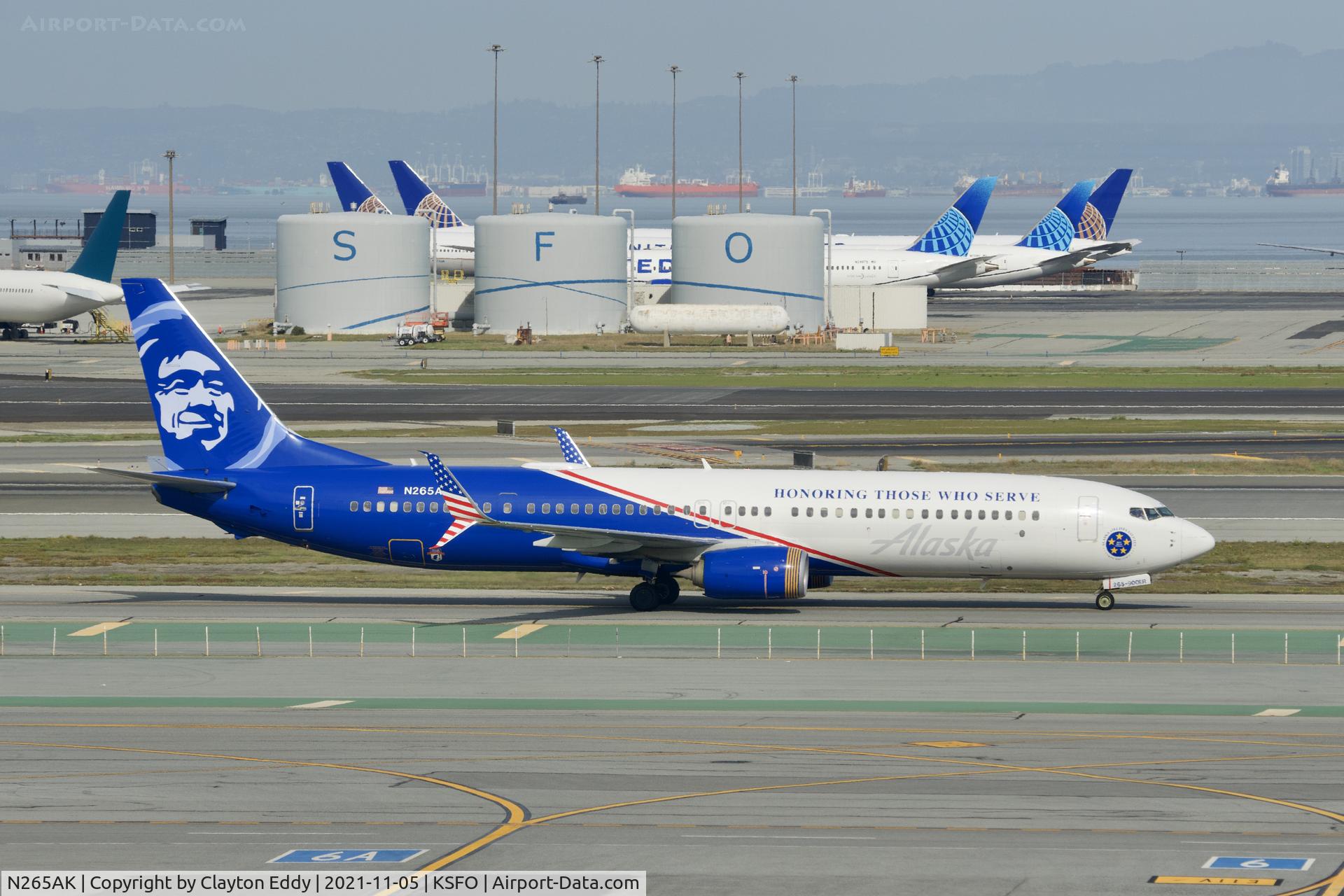 N265AK, 2016 Boeing 737-990/ER C/N 62682, Sky Terrace SFO 2021.