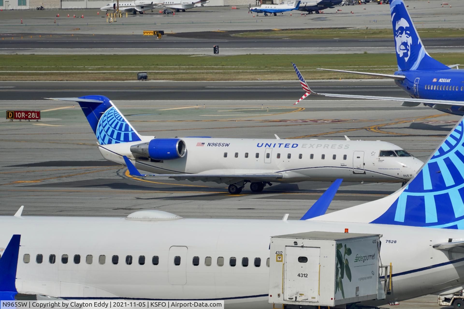 N965SW, 2003 Bombardier CRJ-200ER (CL-600-2B19) C/N 7871, Sky Terrace SFO 2021.
