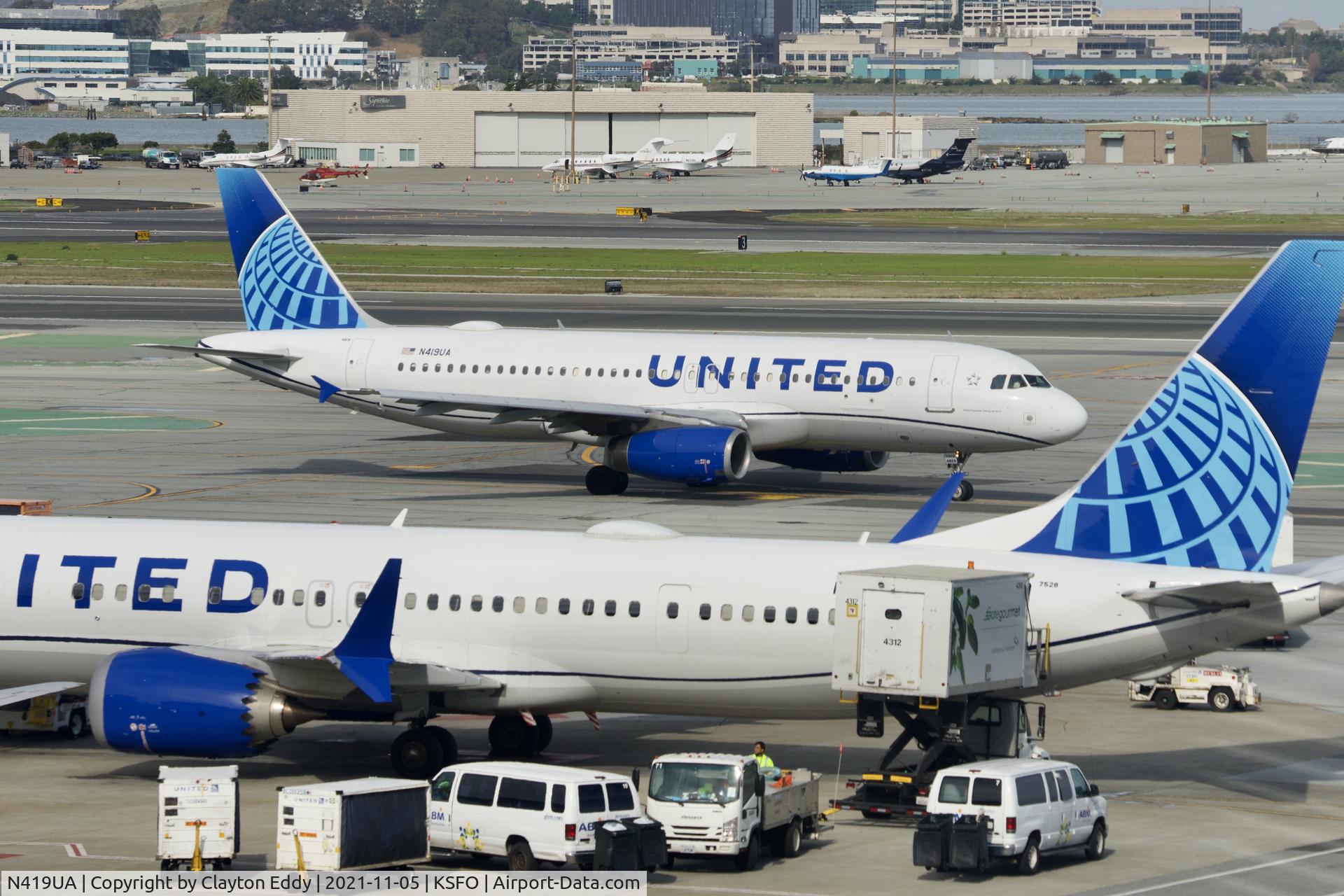 N419UA, 1994 Airbus A320-232 C/N 487, Sky Terrace SFO 2021.
