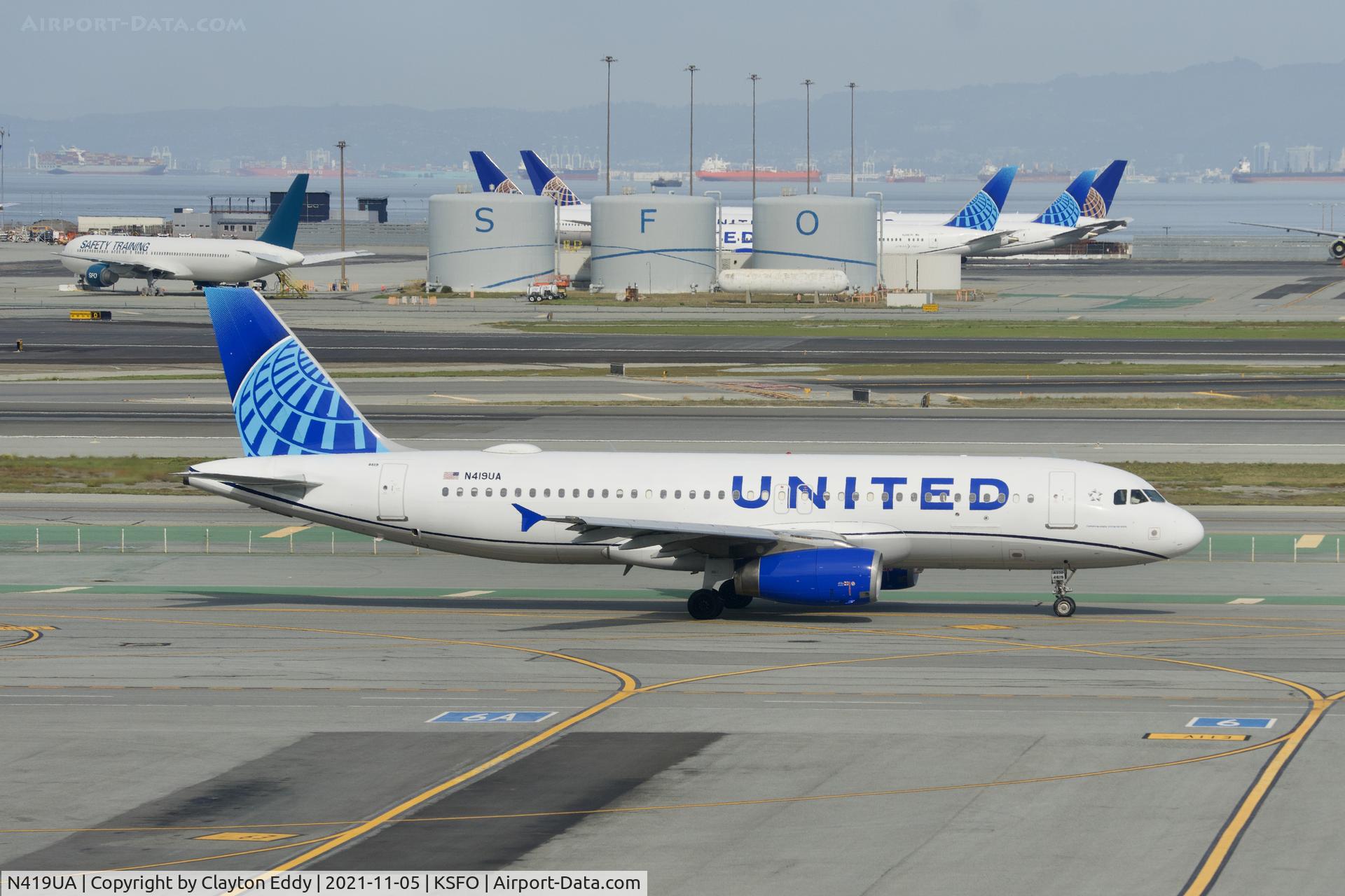 N419UA, 1994 Airbus A320-232 C/N 487, Sky Terrace SFO 2021.