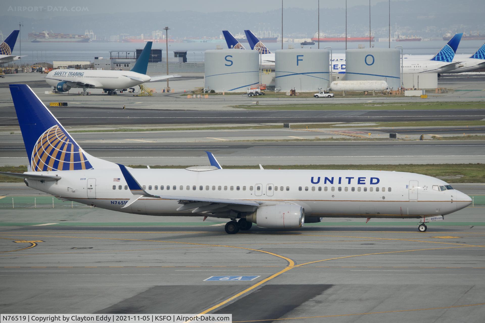 N76519, 2009 Boeing 737-824 C/N 30132, Sky Terrace SFO 2021.