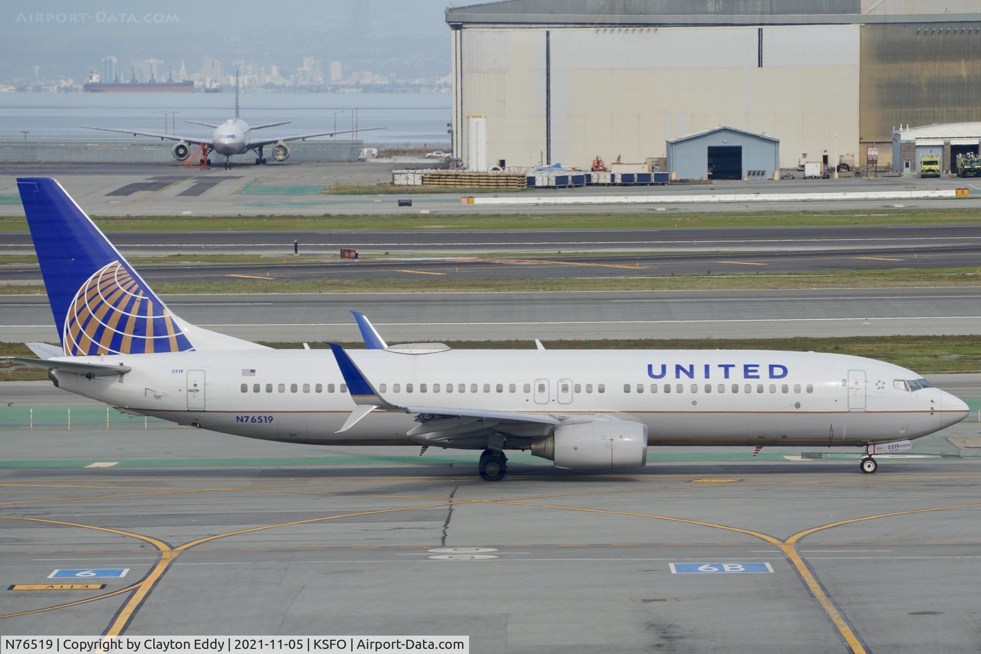 N76519, 2009 Boeing 737-824 C/N 30132, Sky Terrace SFO 2021.