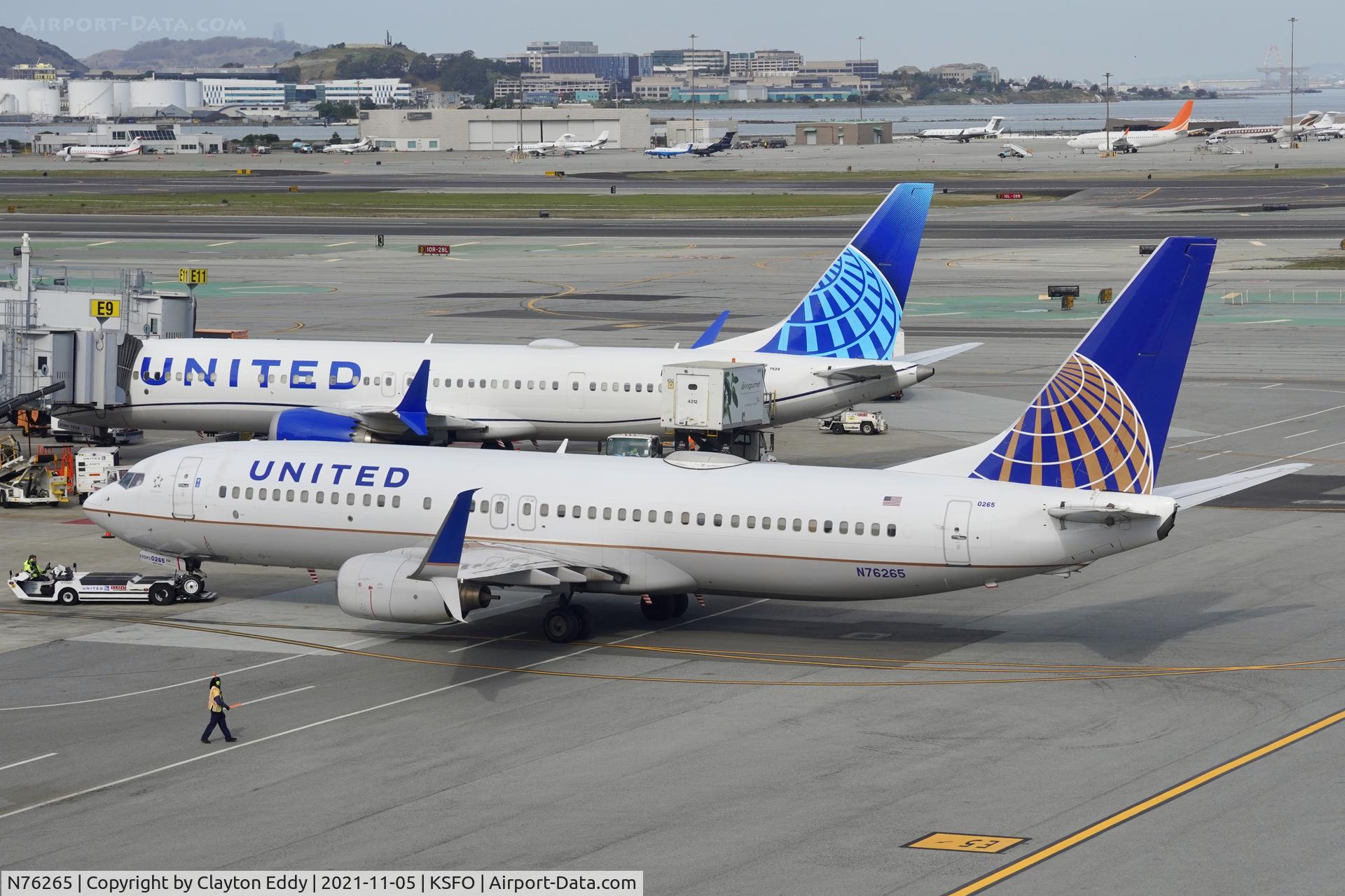 N76265, 2001 Boeing 737-824 C/N 31585, Sky Terrace SFO 2021.