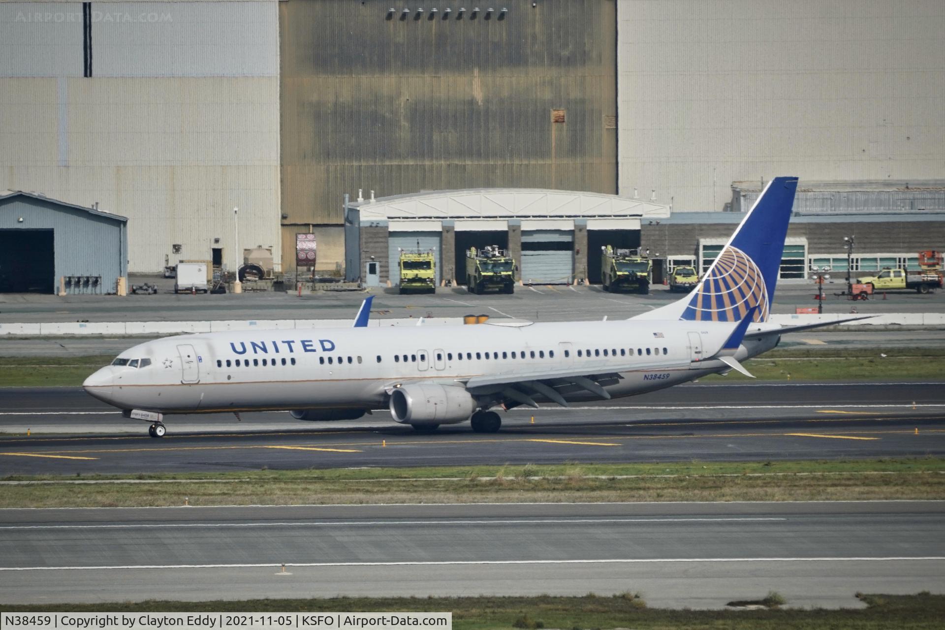 N38459, 2012 Boeing 737-924/ER C/N 37206, Sky Terrace SFO 2021.