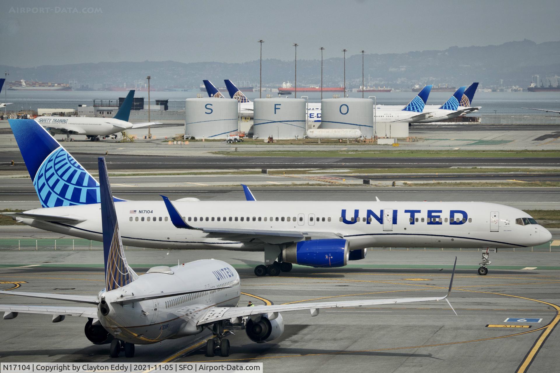 N17104, 1994 Boeing 757-224 C/N 27294, Sky Terrace SFO 2021.