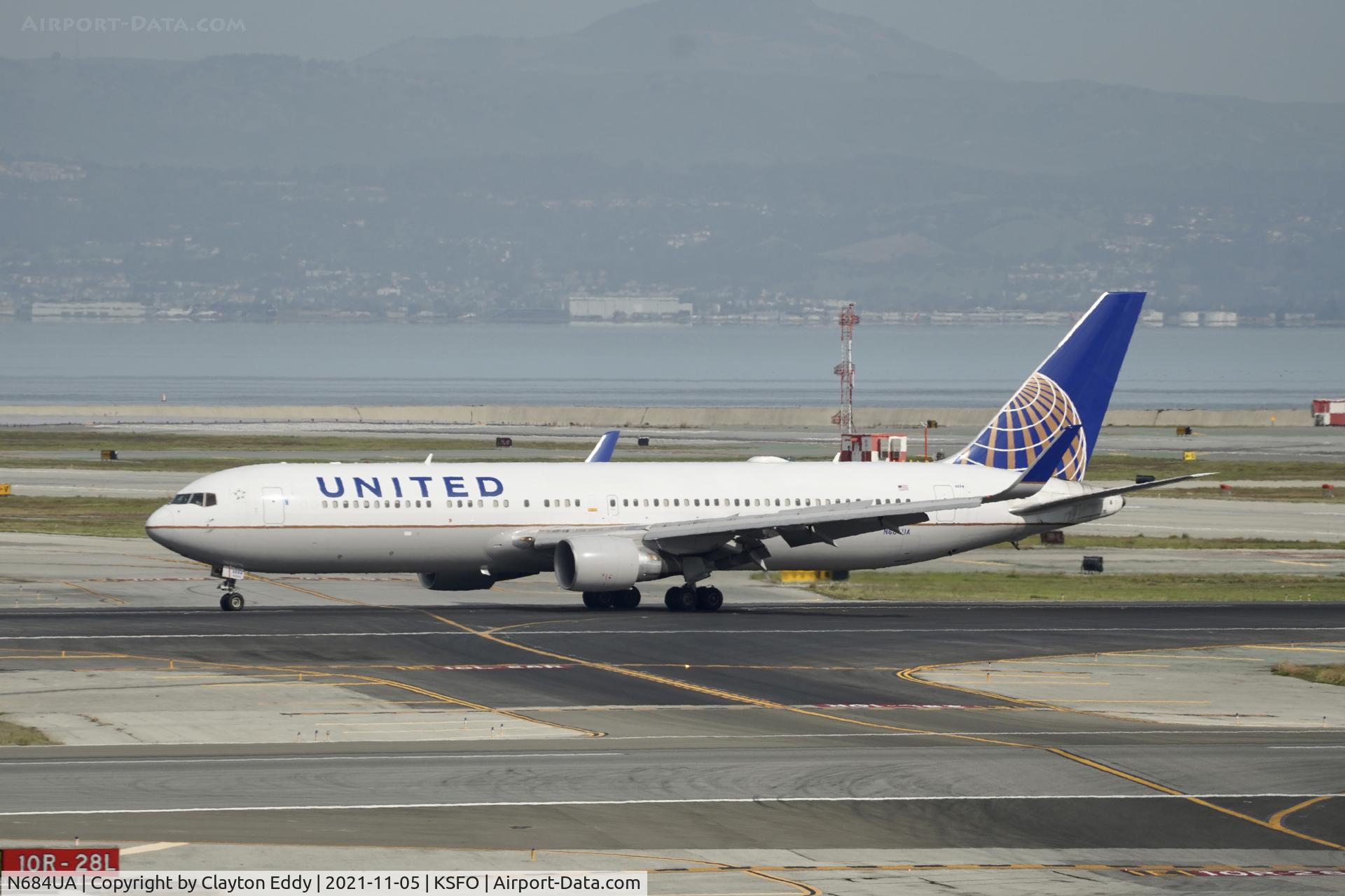 N684UA, 2002 Boeing 767-3CB/ER C/N 33466, Sky Terrace SFO 2021.