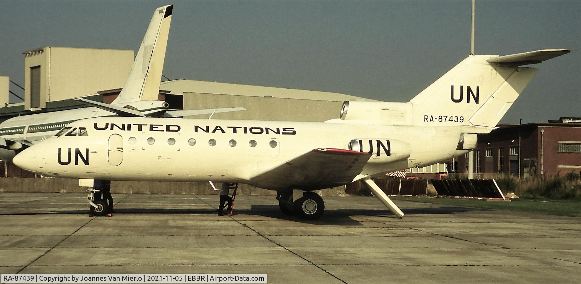 RA-87439, Yakovlev Yak-40 C/N 9431535, Slide scan