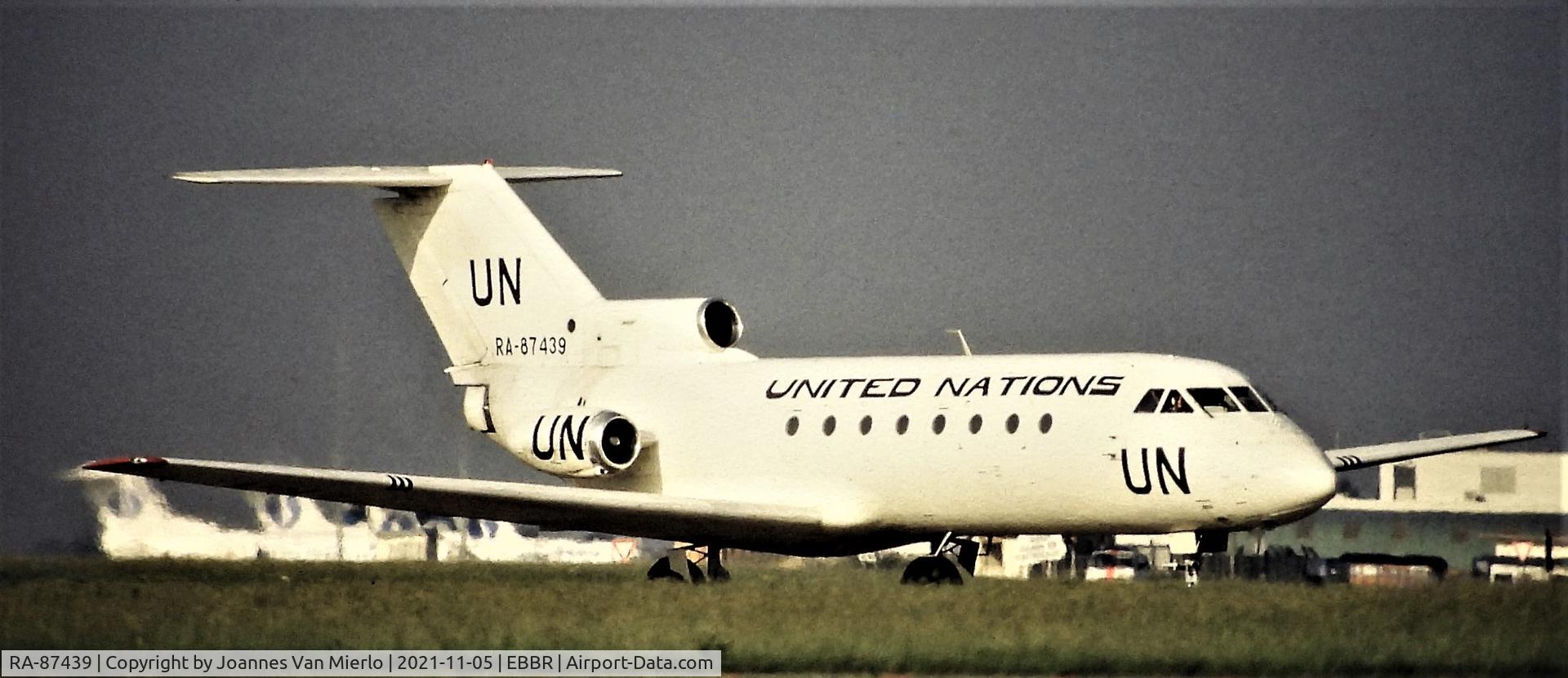 RA-87439, Yakovlev Yak-40 C/N 9431535, Slide scan
