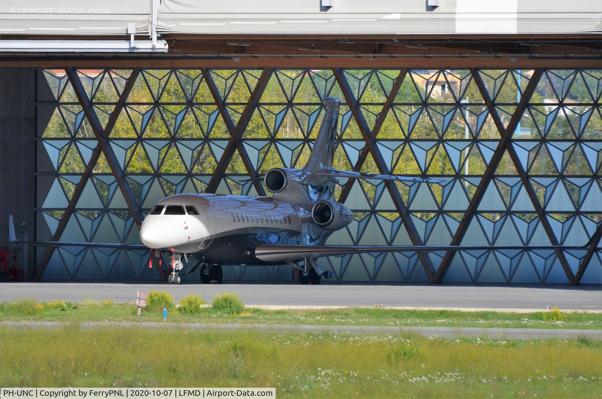 PH-UNC, 2011 Dassault Falcon 7X C/N 135, Unicorn is the logo of the owner of this DA7X