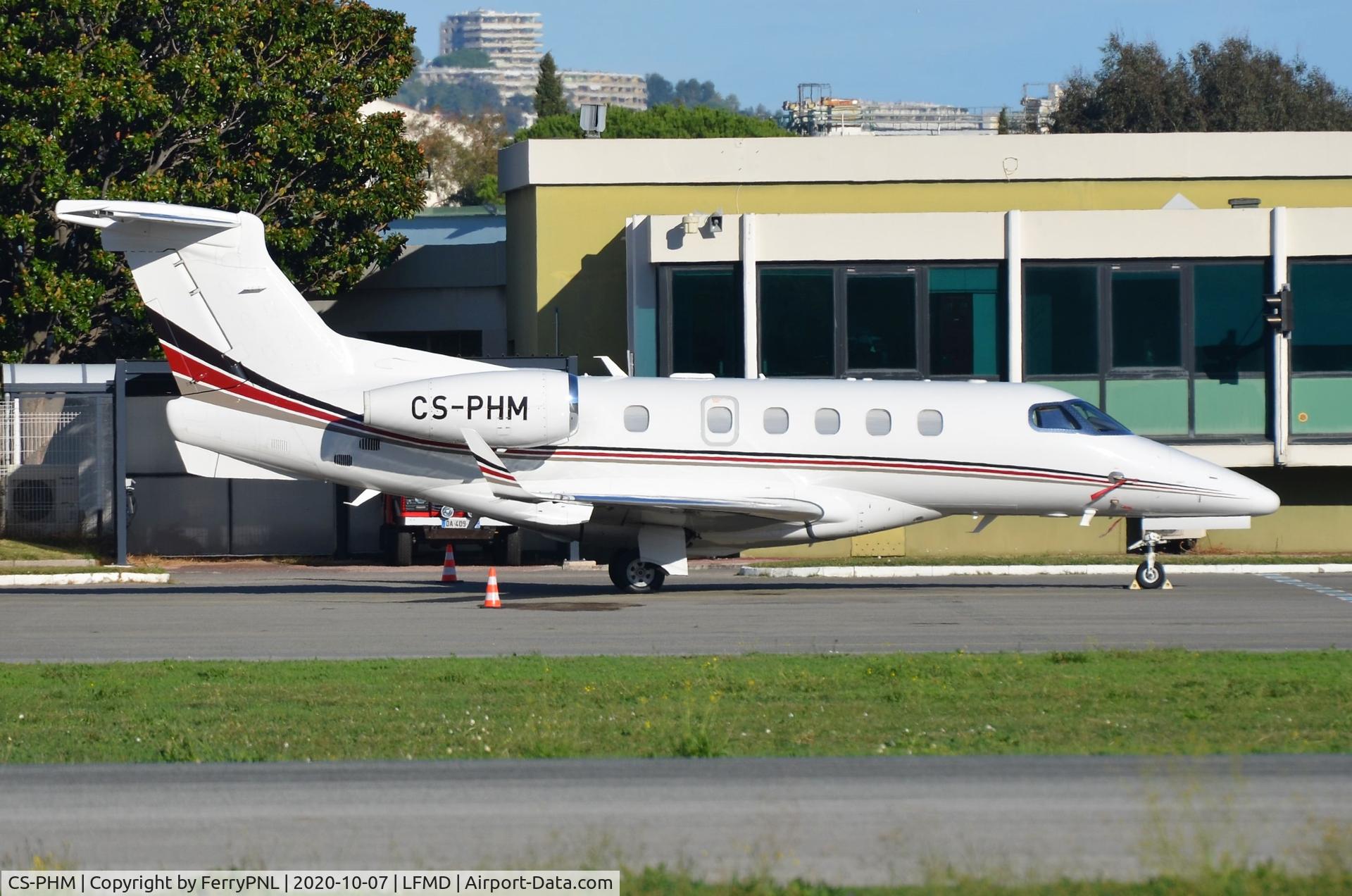 CS-PHM, 2018 Embraer EMB-505 Phenom 300 C/N 50500471, Netjets EMB505 on the ramp